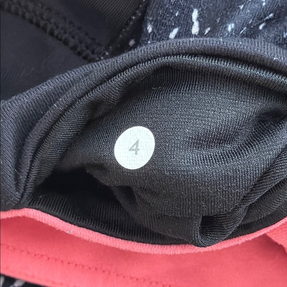 Lululemon Give Me Qi Crop - Size 4, Mink Berry/Black, leggings - Picture 10 of 10